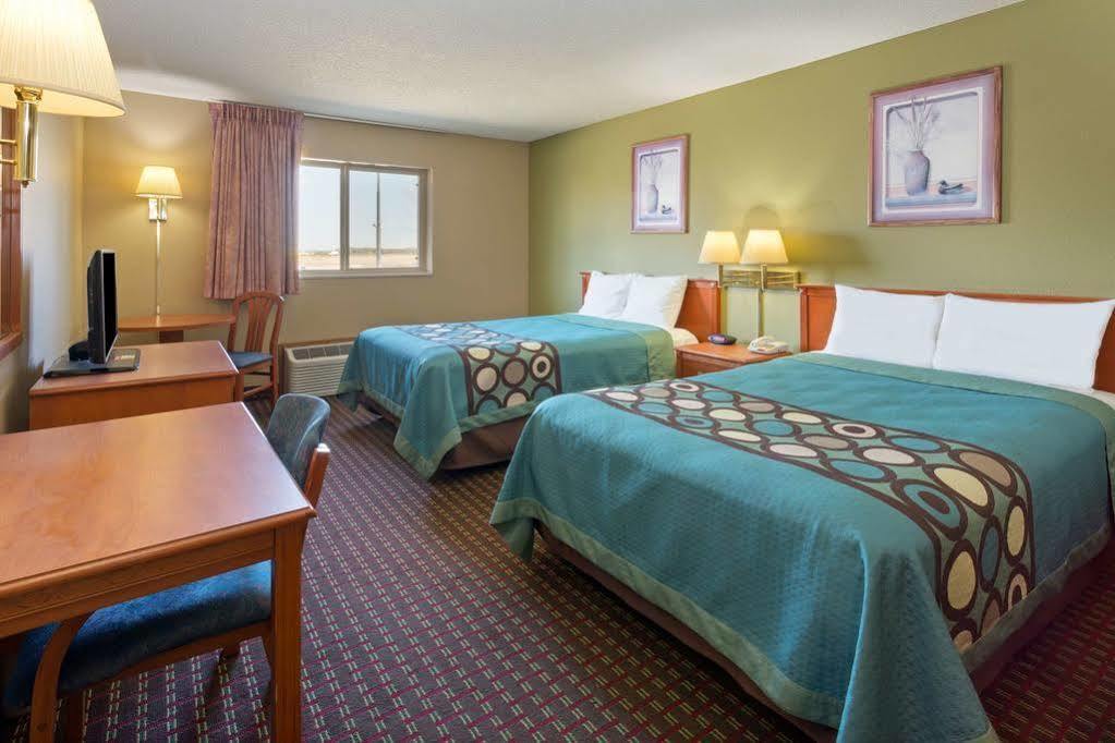 Super 8 By Wyndham Mendota I-39 Hotel Ngoại thất bức ảnh